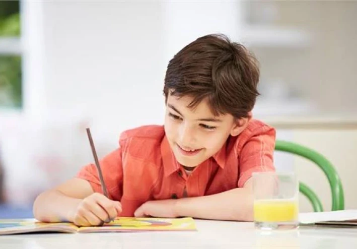 كيف اجعل طفلي يحب المذاكرة؟