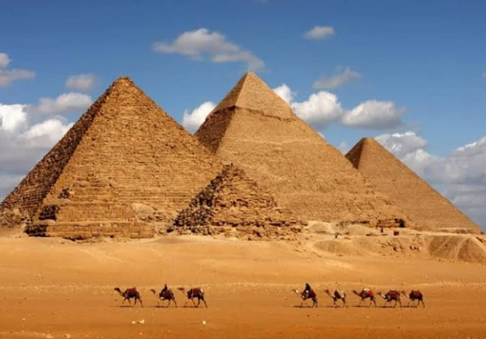 اهرامات مصر الثلاثه وبعض المعلومات عنها