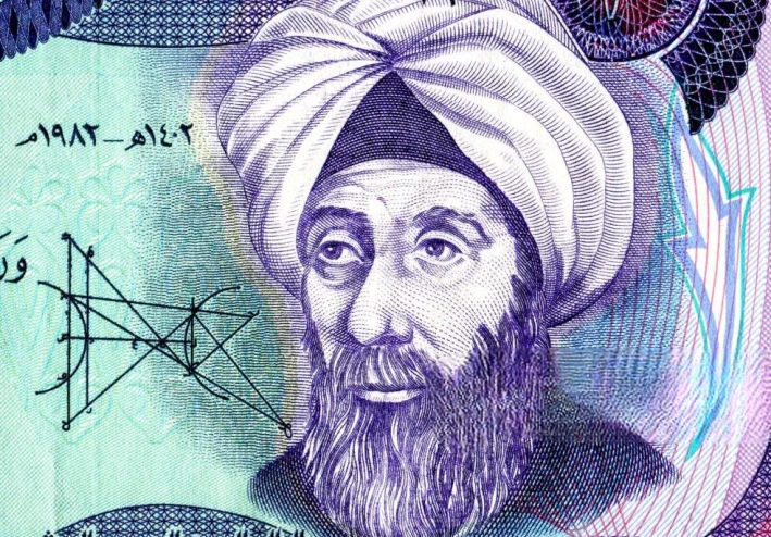 ابن الهيثم: عبقري البصريات ومؤسس المنهج العلمي الحديث