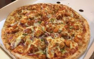 A Crispy Delight: Preparing a Fried Chicken Pizza