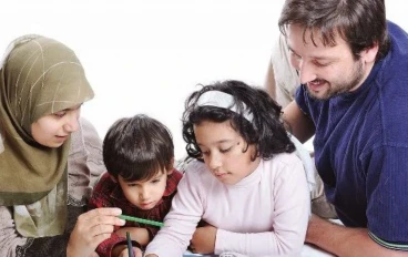 الأسرة أساس المجتمع ودورها في تشكيل الهوية 