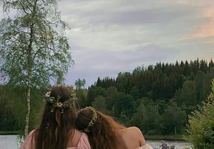 كلمات حب الى صديقتي المفضلة 🧚♀️🌻