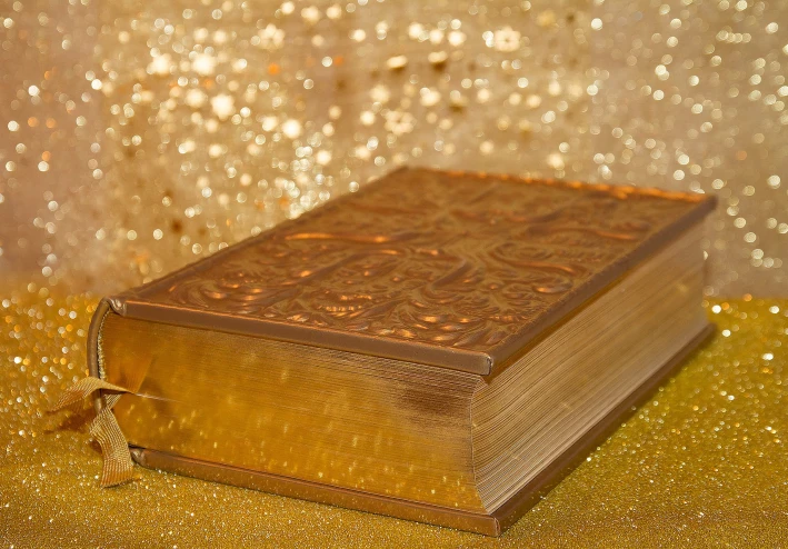 هل يجب عليك تصميم غلاف الكتاب الخاص بك؟