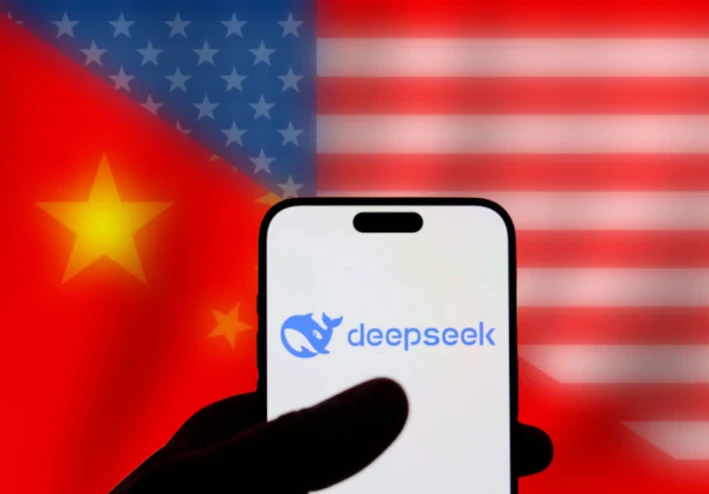 الصين تقود ثورة الذكاء الاصطناعي: DeepSeek يتجاوز ChatGPT ويُعيد تشكيل المنافسة العالمية