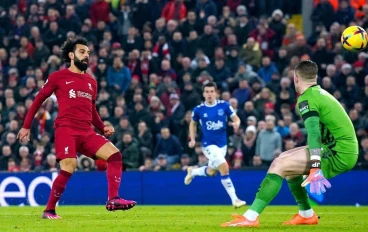 ديربي ليفربول الحارق: ليفربول يتفوق على إيفيرتون في مواجهة ملتهبة