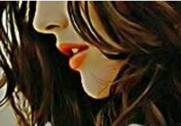 المرأة بين الفطرة وضغوط الواقع