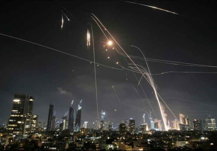 تصعيد غير مسبوق: هجوم إيراني واسع على إسرائيل يهز المنطقه