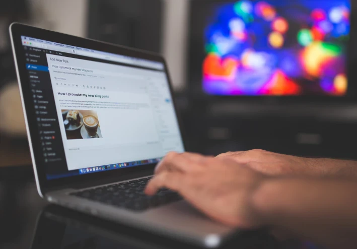 أسهل 10 مجالات العمل الحر 2025 بدون خبرة