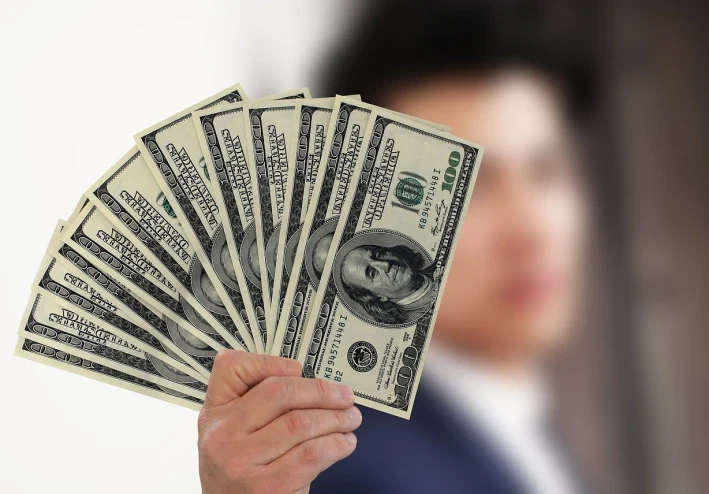 لماذا الربح من الانترنت سهل لفئة وصعب لفئة اخرى بالرغم من نفس المؤهلات؟