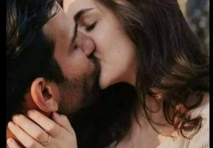 هو شايفها كل دنيتي.. وهي شايفاه عادي 😔😔💔..
