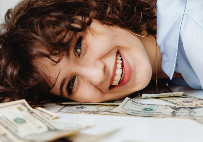 كيف تحقق الحرية المالية في سن مبكرة:نصائح واستراتيجيات عملية.