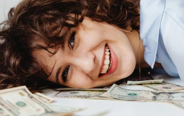 كيف تحقق الحرية المالية في سن مبكرة:نصائح واستراتيجيات عملية.