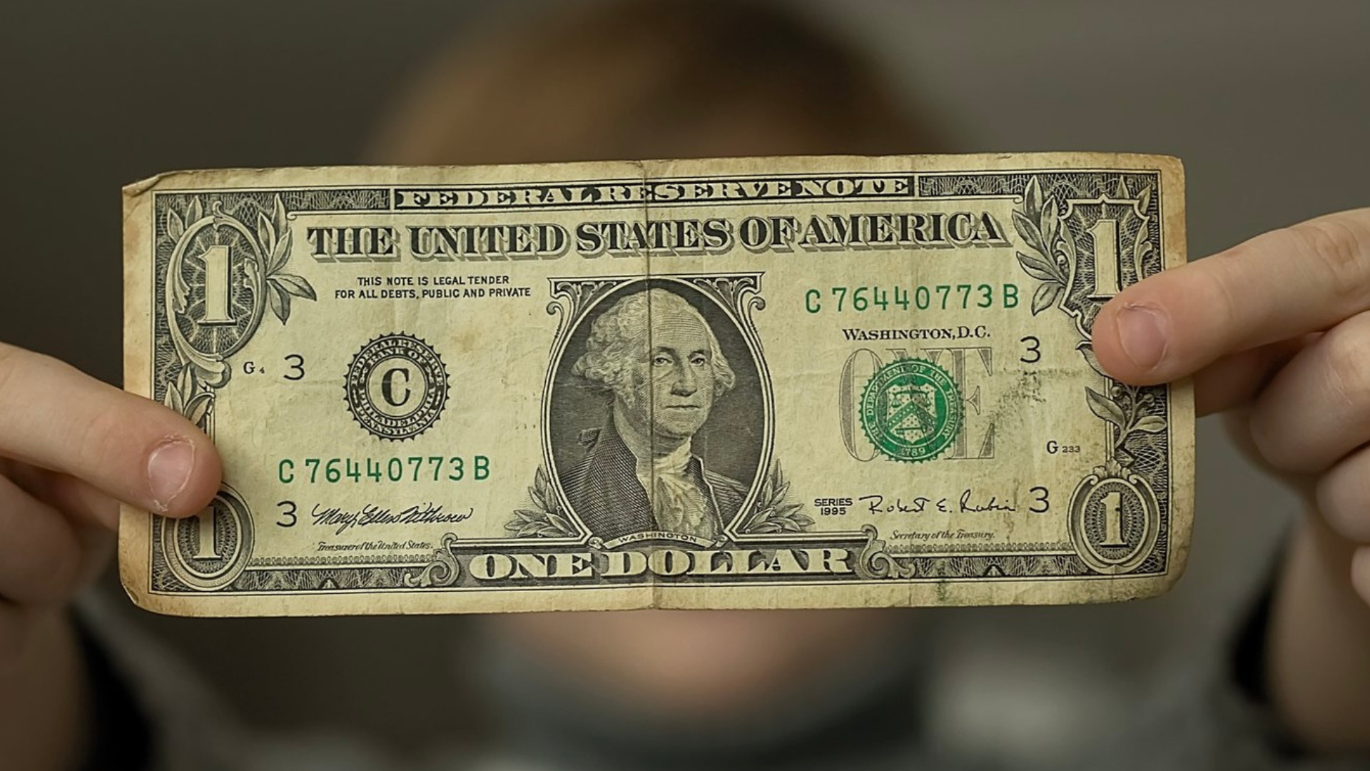 صورة مقال كيف ربحت أول دولار من الإنترنت بخطوة غير متوقعة – تجربتي بالتفصيل