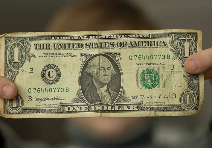كيف ربحت أول دولار من الإنترنت بخطوة غير متوقعة – تجربتي بالتفصيل