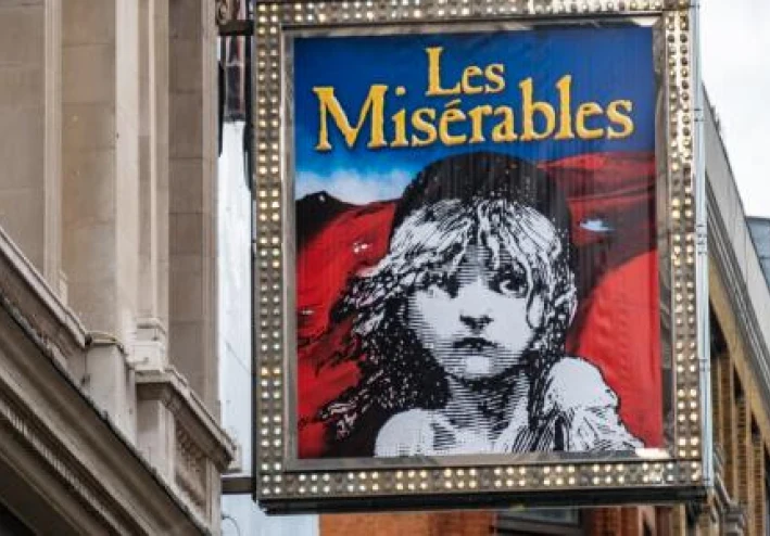 قصه Les Misérables البؤساء ملخصه مكتوبه