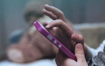 هل يتصرف الأطفال بشكل سيء على الإنترنت؟ إليك ما يمكن للآباء فعله