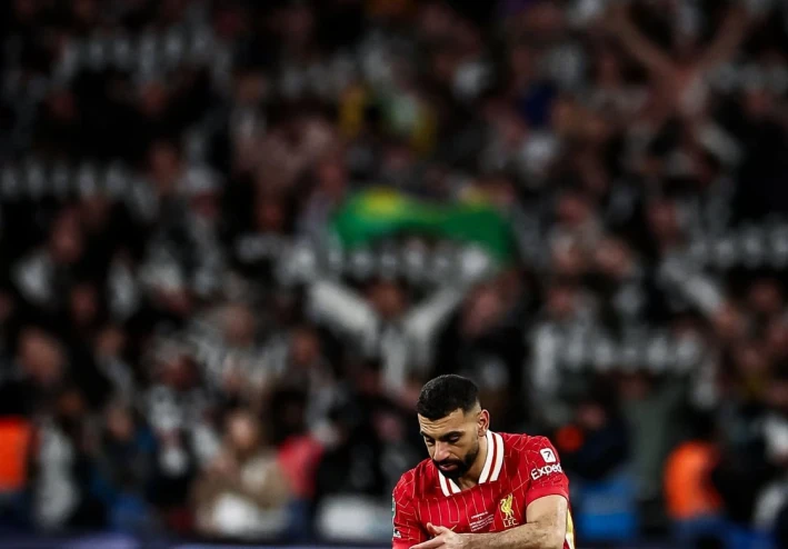 محمد صلاح يسال عن وفاة سليمان العبيدى وسط اوجاع غزة
