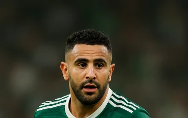 رياض محرز: هل خبا بريق الساحر في دوري روشن؟ قصة محارب بين مجد أوروبا وأموال الخليج