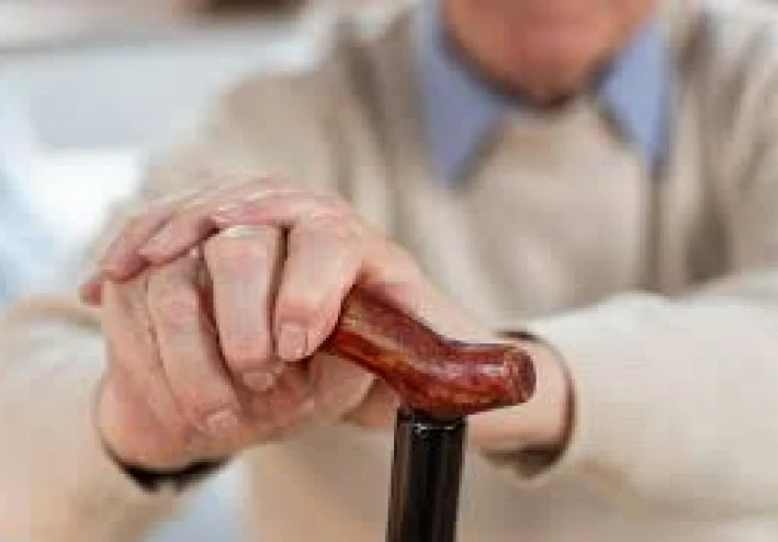 هل يكفي المعاش لشراء الكرامة بعد الستين؟