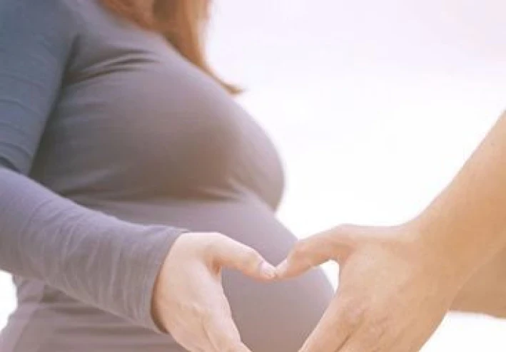 الإنجاب والولادة: كل ما تحتاج معرفته عن الحمل، الولادة، والرعاية بعد الولادة