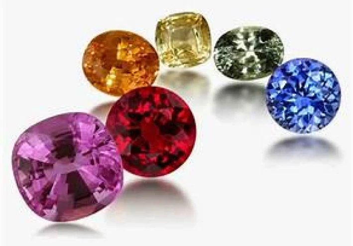 💎✨ الأحجار الكريمة: سحر الطبيعة وقيمة عبر العصور ✨💎