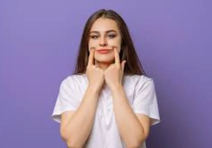 ابتسم كثيرا ، حتى لو كان ذلك دون رغبتك ، يجعلك سعيد أيضا