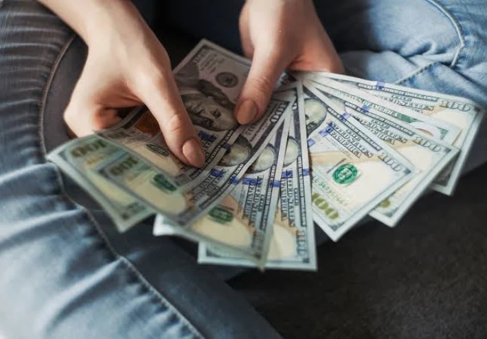السر النفسي الممنوع الذي يستخدمه المحترفون للربح من الإنترنت… ولا أحد يريدك أن تعرفه.