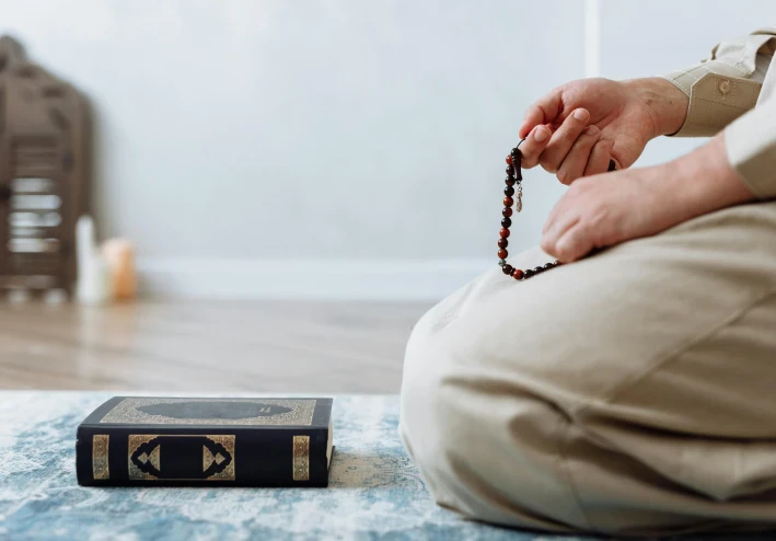 أسرار الإستغفار وأثره في فتح أبواب الرزق