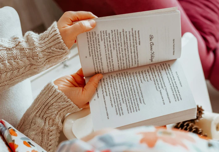 القراءة غذاء للعقل والروح: كيف تطور نفسك من خلالها