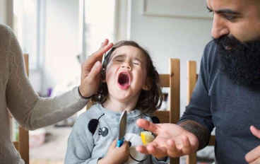 ماذا يقول العلم عن الصراخ على الأطفال: هذه هي الآثار الرهيبة على دماغك