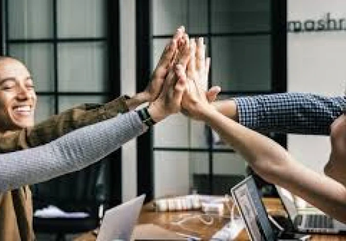 5 أخطاء عقلية تخرب قراراتنا