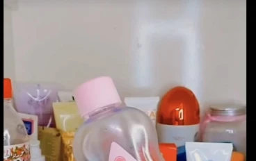 كيفية استخدام زيت جونسون للبشرة. 