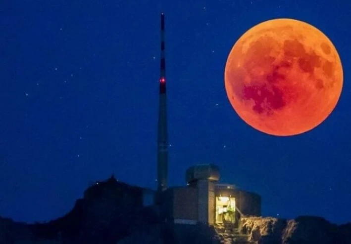 موعدنا مع القمر الدموي: ظاهرة كونية تأسر الأنظار