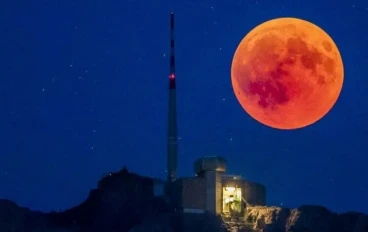 موعدنا مع القمر الدموي: ظاهرة كونية تأسر الأنظار