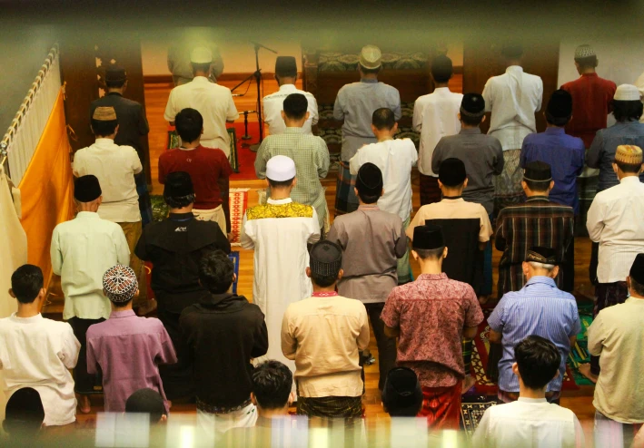 أثر الصلاة على طمأنينة النفس.. ملاذ الروح من هموم الحياة