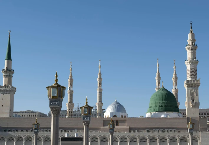 حب النبي باتباع النبي وليس باتباع بدع المولد النبوي
