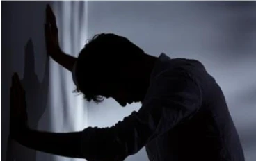 10 أعراض للاكتئاب و10 طرق للحد منه