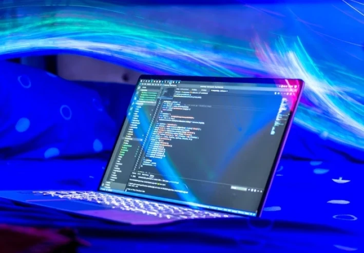 البرامج الحاسوبية (Software): أنظمة التشغيل والتطبيقات ودورها في حياتنا