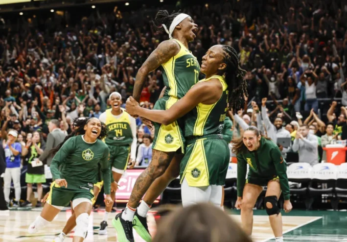 Storm clinch playoff berth with comeback win over Valkyries