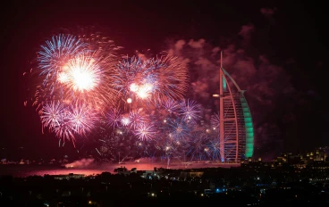 مرايا التقدم الزائف: حين يكتفي العرب بالشوارع والأبراج ويهملون العقول