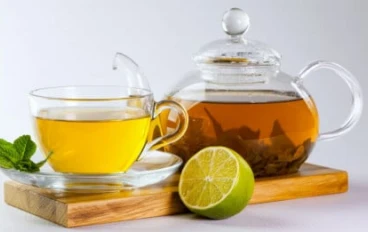 مشروبان صحيّان يساعدان على نزول الوزن: الشاي الأخضر بالليمون والقهوة السوداء.