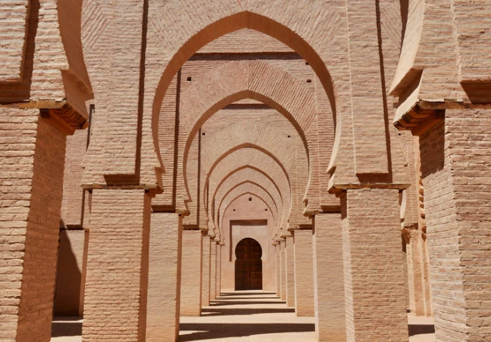 قيم الأخلاق وبناء الأمة الإسلامية