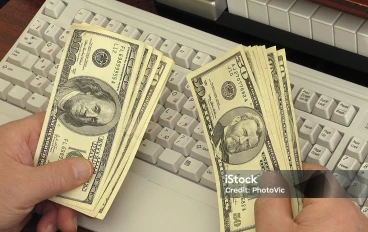 كيفية الربح من الإنترنت باستخدام الذكاء الاصطناعي؟ أفكار واقعية وعملية ومربحة في 2025!