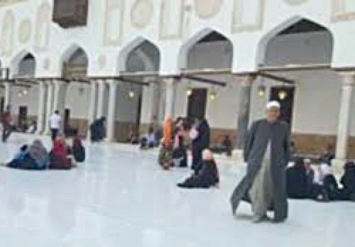 الأزهر بين الخوذة والعمامة