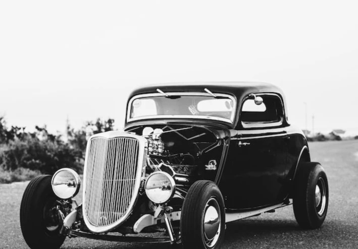 السيارة تسجل في التاريخ The car goes down in history