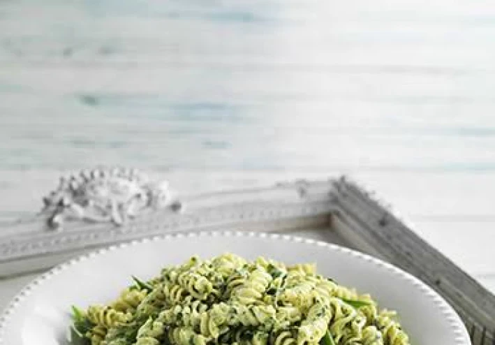 عمل باستا بالوايت صوص والجبنة الموتزريلا