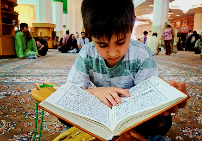 الدين وعلاقته بالفرد والمجتمع