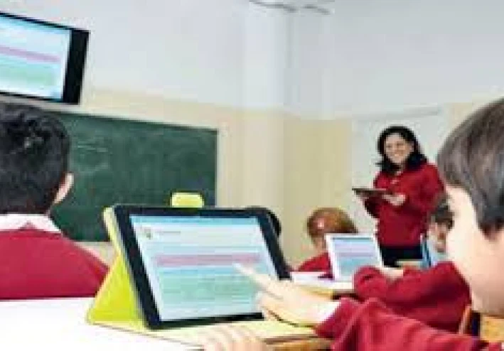 التابلت المدرسي بين الحسم القانوني والواقع العملي  (روابط احكام القضاء بخصوص التابلت  )