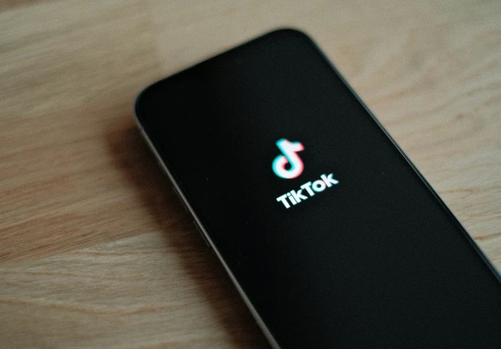 التسوق عبر الفيديو القصير: كيف غيّر TikTok Shop وReels مستقبل التجارة الإلكترونية؟