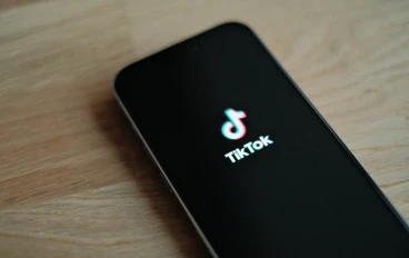 التسوق عبر الفيديو القصير: كيف غيّر TikTok Shop وReels مستقبل التجارة الإلكترونية؟